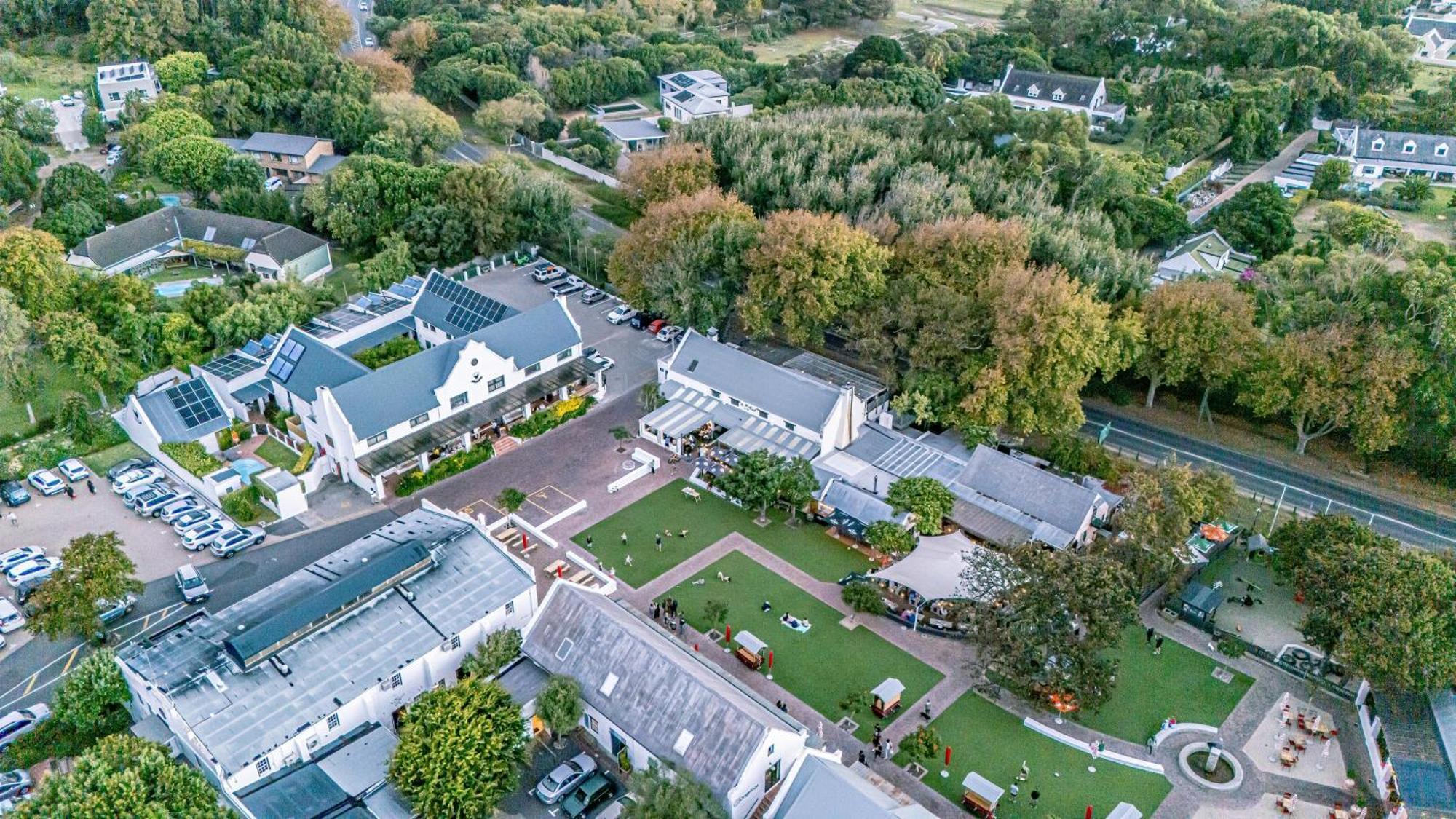 Hotel Village