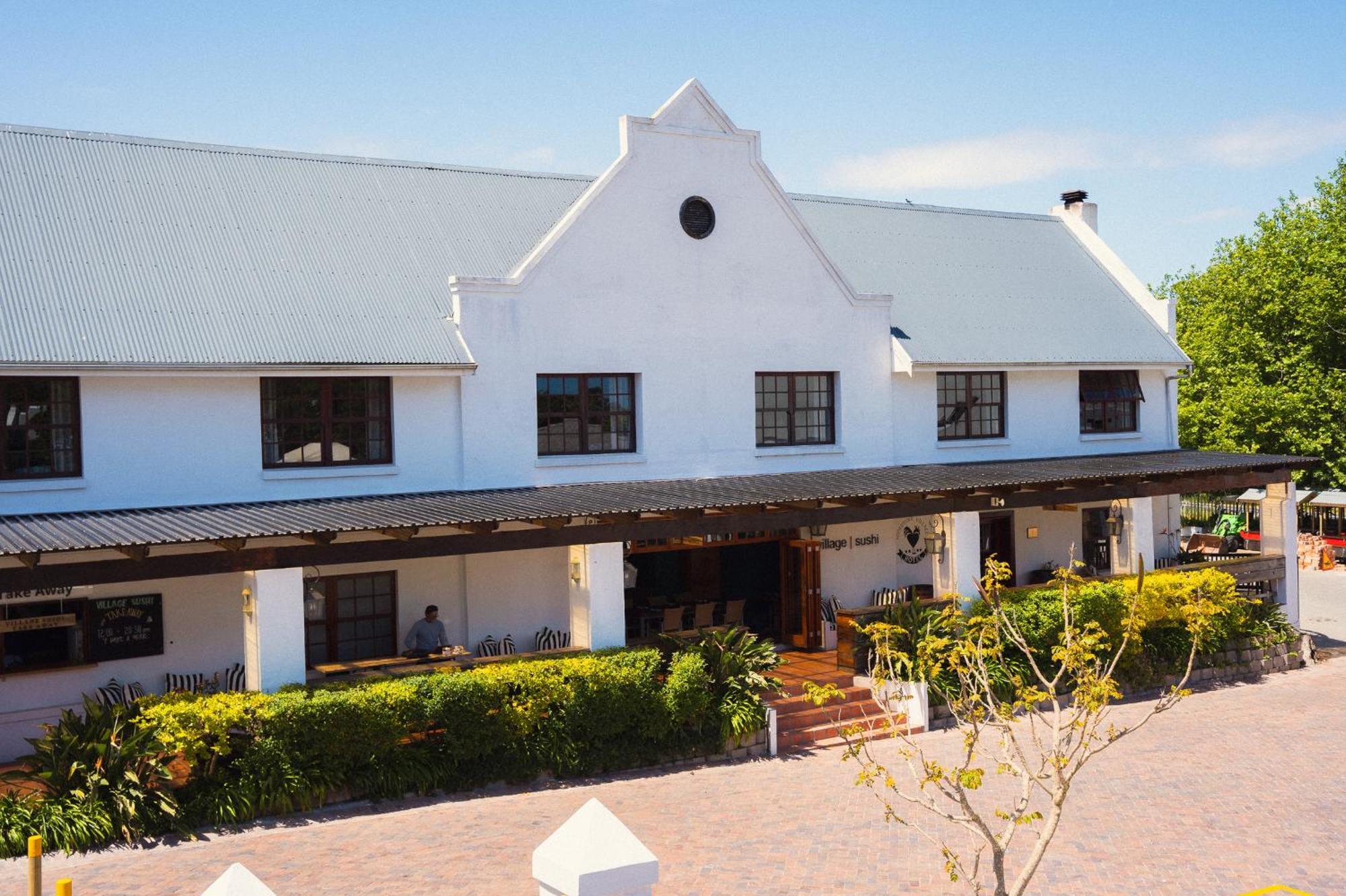 Village Hotel 4*